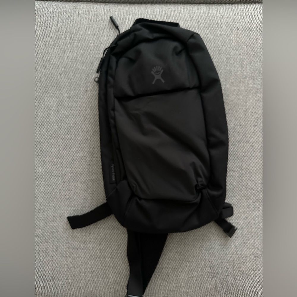 Hydro Flask Slingback Bottle Pack Black Crossbody Bag